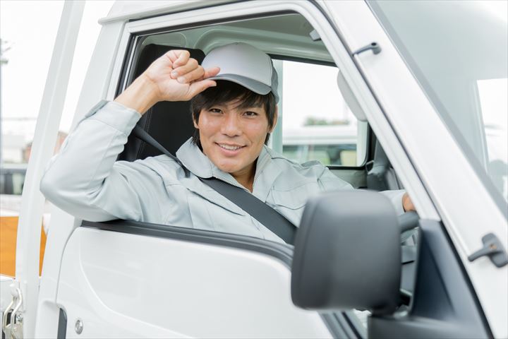 《大津市》週払いOK・1.5ｔ～2ｔ車でのタイヤの配送ドライバー！（Web面接OK・AT限定OK）