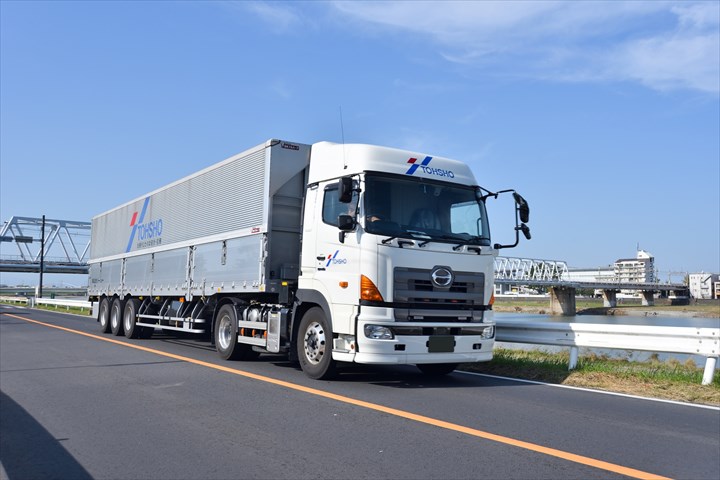 《久世郡久御山町》週払いOK・大型車での食品のセンター間配送ドライバー！（Web面接OK・週休2日）