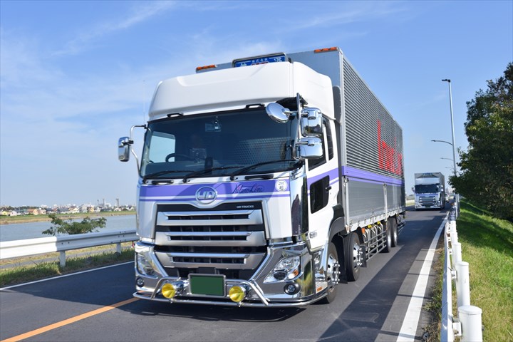 《北足立郡伊奈町》週払いOK・大型車でのチルド品のセンター間配送ドライバー！（Web面接OK・週休2日）