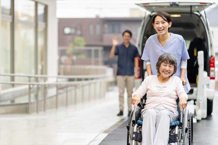 《板橋区》週払いOK・普通車での透析患者の送迎ドライバー！（Web面接OK・AT限定OK）