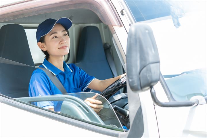 《四日市市》週払いOK・2ｔ車での企業向け一般貨物の集配ドライバー！（Web面接OK・高時給）