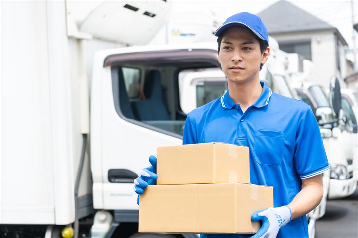 《尼崎市》週払いOK・4ｔ車での飲食店への3温帯商品の配送ドライバー！（Web面接OK・高収入）