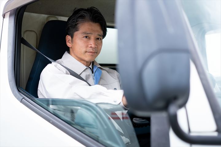 《松戸市》週払いOK・3ｔ車でのパンの店舗配送ドライバー！（Web面接OK・週休2日）