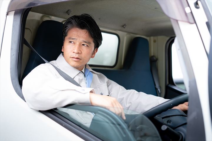 《中央区》週払いOK・1.5ｔ車での電気機器配送ドライバー！（Web面接OK・土日祝休み）