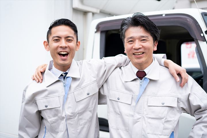 《柏市》週払いOK・4ｔ車での企業向け一般貨物の集配ドライバー！（Web面接OK・高時給）