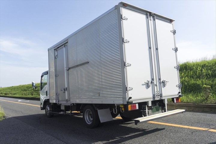 《佐波郡玉村町》週払いOK・2ｔ～3ｔ車での学校や介護施設への冷凍食品等の配送ドライバー！（高時給・土日休み）