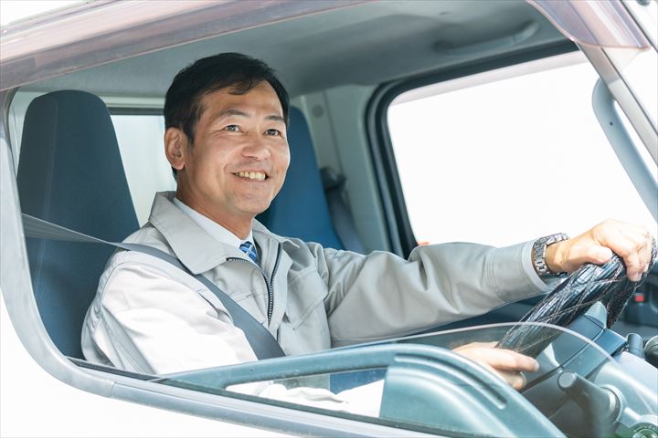 《北葛城郡広陵町》週払いOK・大型車でのチルド食品の店舗配送ドライバー！（Web面接OK・週休2日）