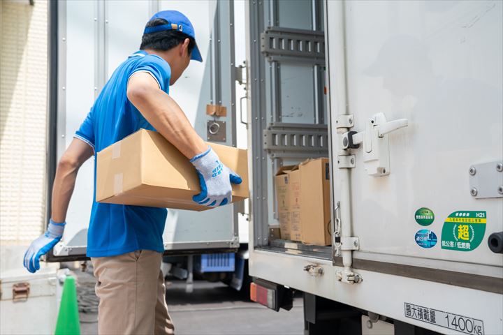 《佐倉市》週払いOK・3ｔ車でのドライ品のコンビニ配送ドライバー！（Web面接OK・高収入）