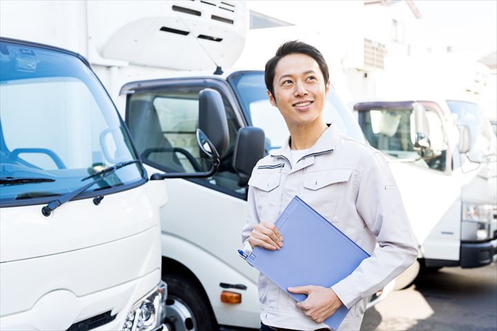 《大田区》週払いOK・2ｔ車での冷凍魚の配送ドライバー！（高収入・シニア活躍中）