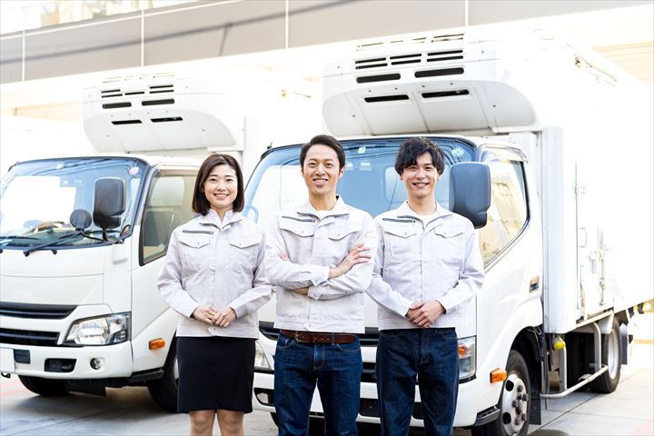 《八幡市》週払いOK・4ｔ車でのチルド品の店舗配送ドライバー！（Web面接OK・高収入）