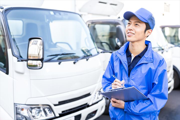 《富士市》週払いOK・4ｔ増トン車でのスーパーへの食品配送ドライバー！（高収入・カゴ使用）