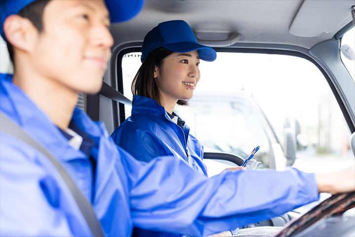 《葛飾区》週払いOK・3ｔ車でのスーパーへの食品配送ドライバー！（Web面接OK・高収入）
