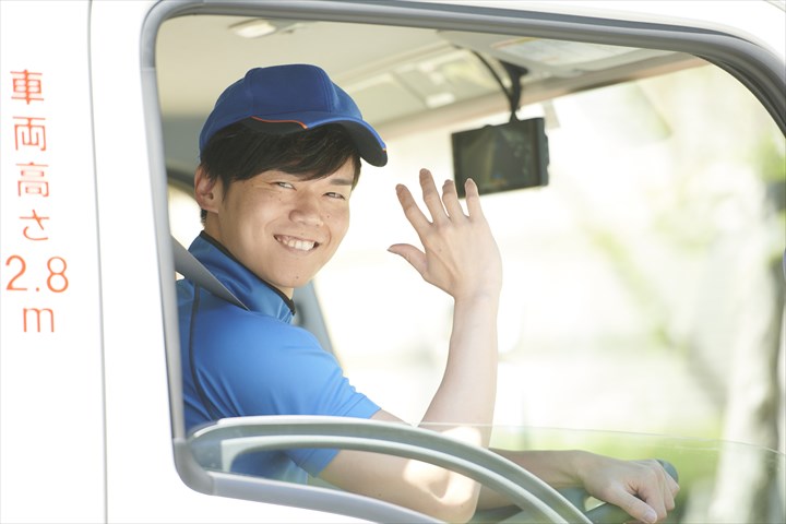 《宇治市》週払いOK・2ｔ車での家電量販店への家電製品の集配ドライバー！（Web面接OK・週休2日）