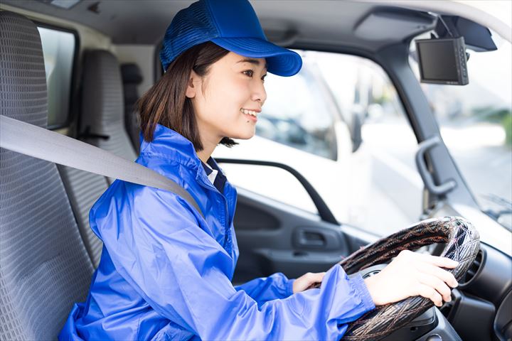 《安城市》週払いOK・2ｔ車での企業向け一般貨物の集配ドライバー！（日勤・日曜休み）