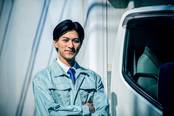 《野田市》週払いOK・4ｔ車でのドライ品のコンビニ配送ドライバー！（Web面接OK・高収入）