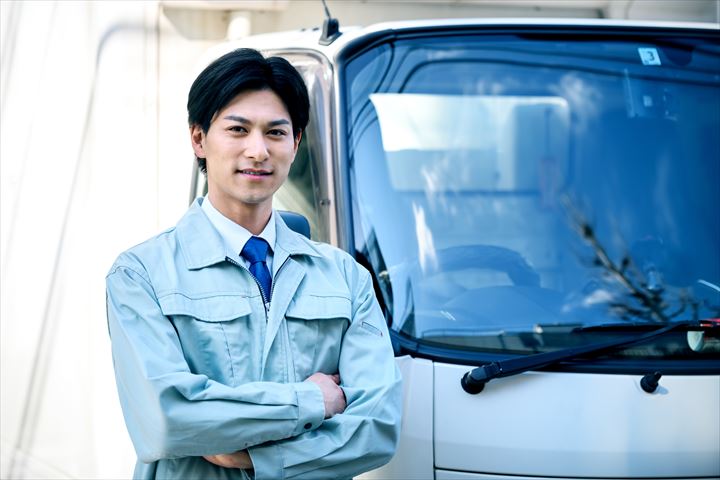 《大阪市住之江区》週払いOK・4ｔ増トン車での企業への一般貨物の集配ドライバー！（Web面接OK・高時給）