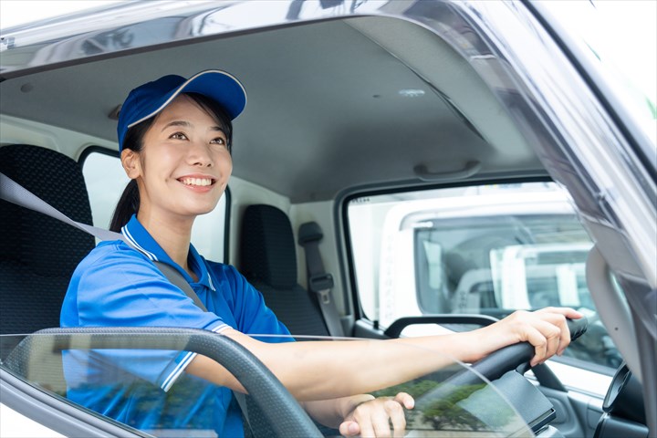 《板橋区》週払いOK・普通～2ｔ車での郵便物や荷物の集配ドライバー！（Web面接OK・土日祝休み）