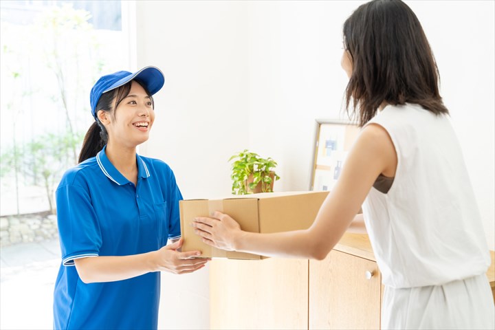 《戸田市》週払いOK・2ｔ車での食品などの個宅配送ドライバー！（未経験歓迎・高時給）