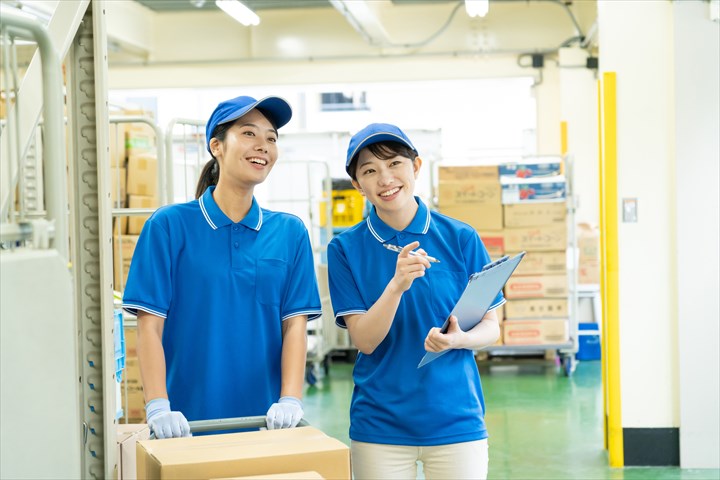 《尼崎市》週払いOK・4ｔ車での業務用食材のセンター間配送ドライバー！（週休2日・日勤）