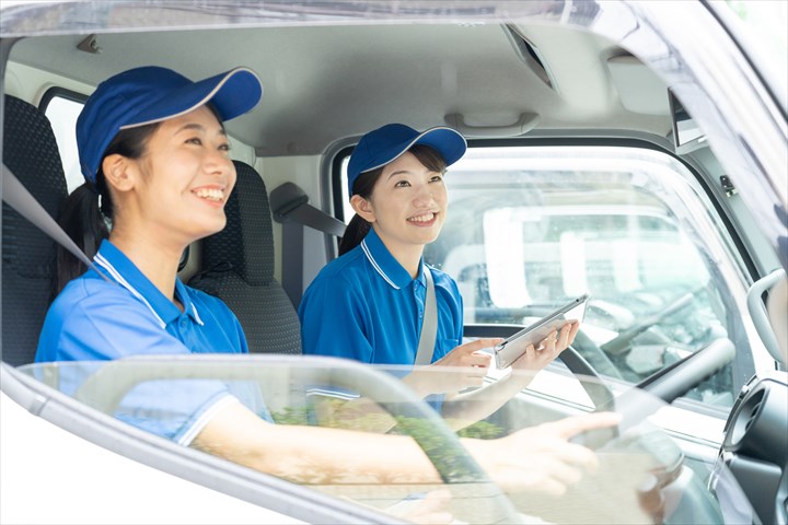 《横浜市港北区》週払いOK・2ｔ車での企業向け一般貨物の集配ドライバー！（Web面接OK・高時給）