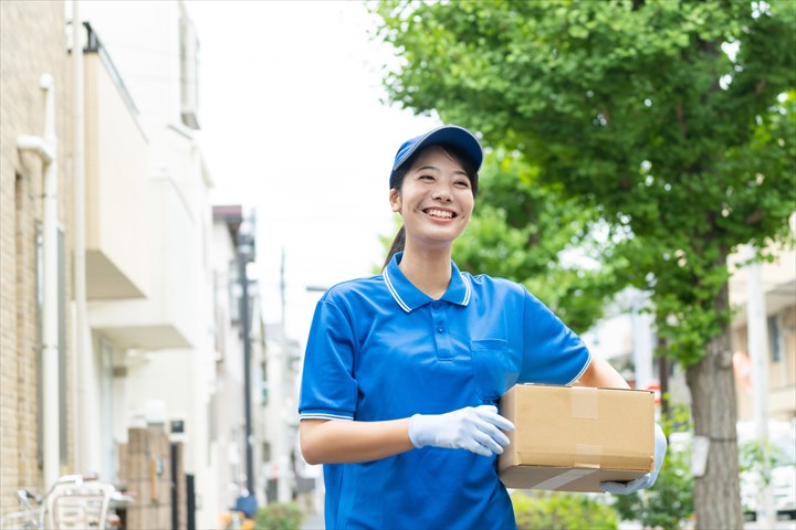 《神戸市須磨区》週払いOK・4ｔ車でのコンビニへのドライ品配送ドライバー！（Web面接OK・カゴ積み下ろし）