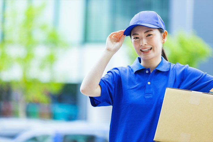 《江東区》週払いOK・普通車～4ｔ車での企業などへのアパレル品等の集配ドライバー！（Web面接OK・高時給）