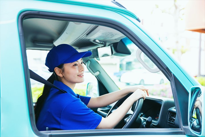 《京都市北区》週払いOK・1BOXでのタイヤの配送ドライバー！（Web面接OK・高時給）