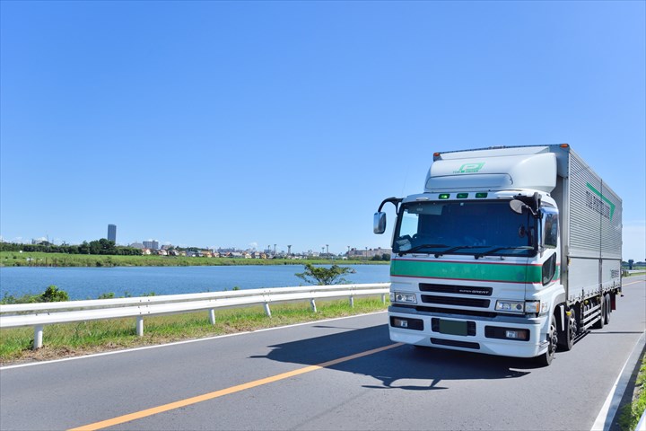 《東大阪市》週払いOK・2ｔ～4ｔ車での 陸送、回送ドライバー！（運転メイン・負担少なめ・曜日固定休み）