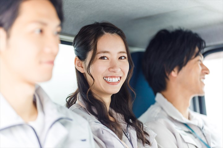 《杉並区》週払いOK・4ｔ車での冷凍食品のセンター間配送ドライバー！（高収入・日勤）