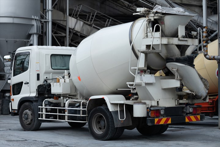 《大阪市西成区》週払いOK・大型ミキサー車での生コン配送ドライバー！（高時給・週4～）