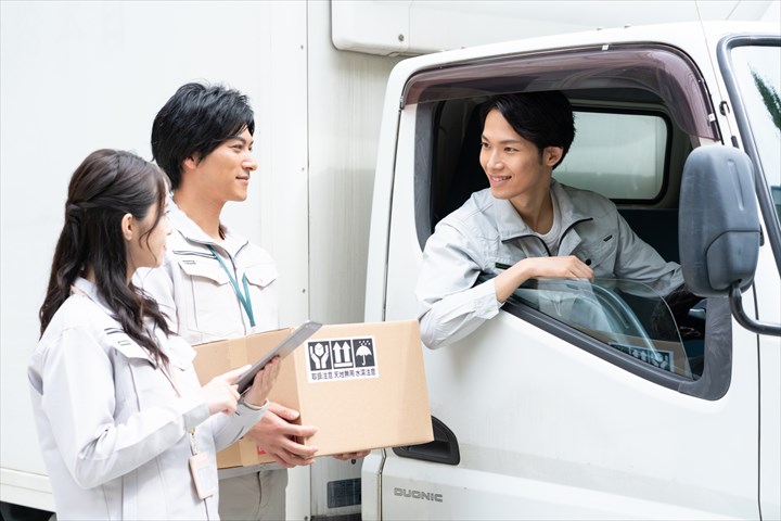 《大田区》週払いOK・2ｔ車での企業向け一般貨物の集配ドライバー！（Web面接OK・高収入）