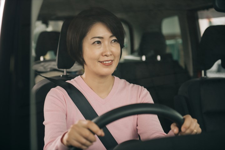 《渋谷区》週払いOK・普通車でのデイサービス利用者の送迎ドライバー！（Web面接OK・短時間8:30～12:30）