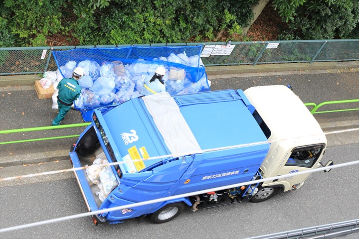 《江戸川区》週払いOK・3ｔパッカー車での飲食店などからの産業廃棄物の回収ドライバー！（Web面接OK・外国籍の方活躍中）