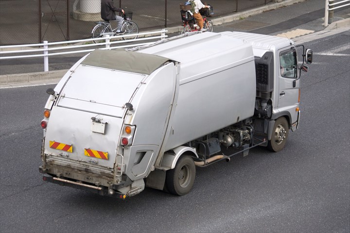 《横浜市緑区》週払いOK・2ｔ～4ｔパッカー車での一般廃棄物の回収ドライバー！（Web面接OK・高収入）