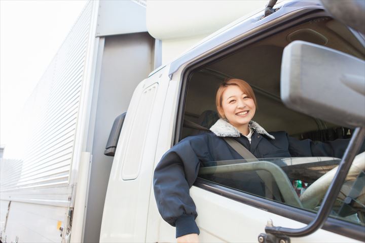 《江東区》週払いOK・普通車～大型車での自動車の陸送ドライバー！（Web面接OK・高時給）