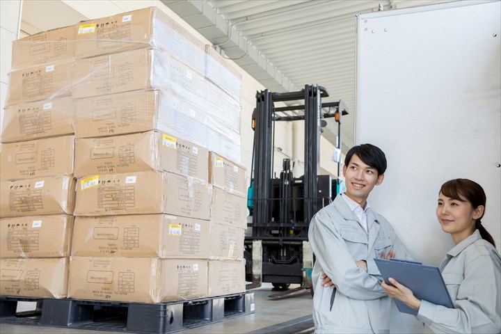《久世郡久御山町》週払いOK・カウンターフォークでの物流センター内での入出庫作業スタッフ！（Web面接OK・土日祝休み）