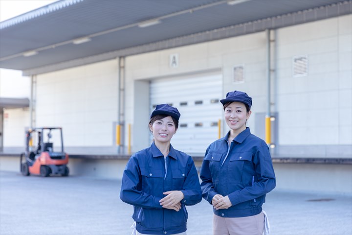 《摂津市》週払いOK・カウンターフォークを使用した荷物の仕分けや積み下ろし作業スタッフ！（Web面接OK・土日祝休み）