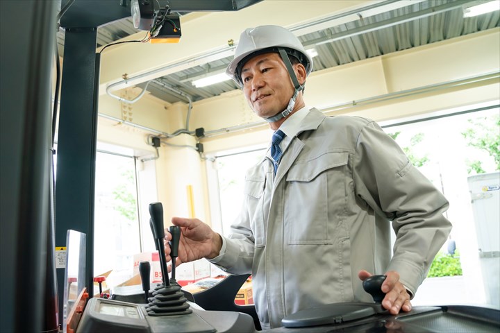 《丹羽郡扶桑町》週払いOK・リーチフォークを使用した冷凍冷蔵倉庫内での入出庫作業スタッフ！（Web面接OK・高時給）