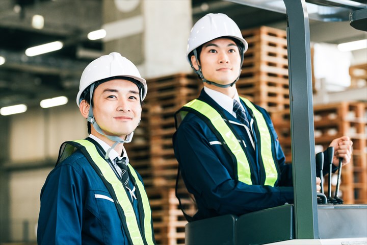 《高座郡寒川町》週払いOK・リーチフォークを使用したパン原料の棚入れ、棚出し作業スタッフ！（Web面接OK・高収入）