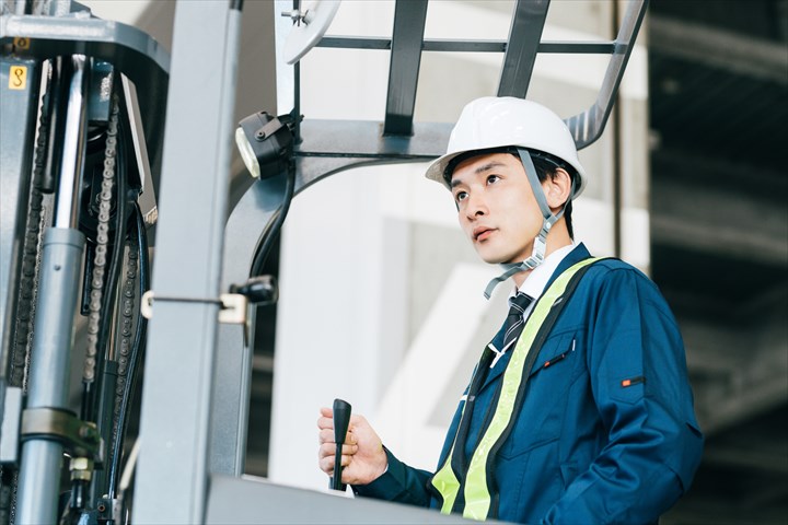 《河内郡上三川町》週払いOK・カウンターフォークを使用したレンタル足場材の入出庫作業スタッフ！（Web面接OK・土日祝休み）