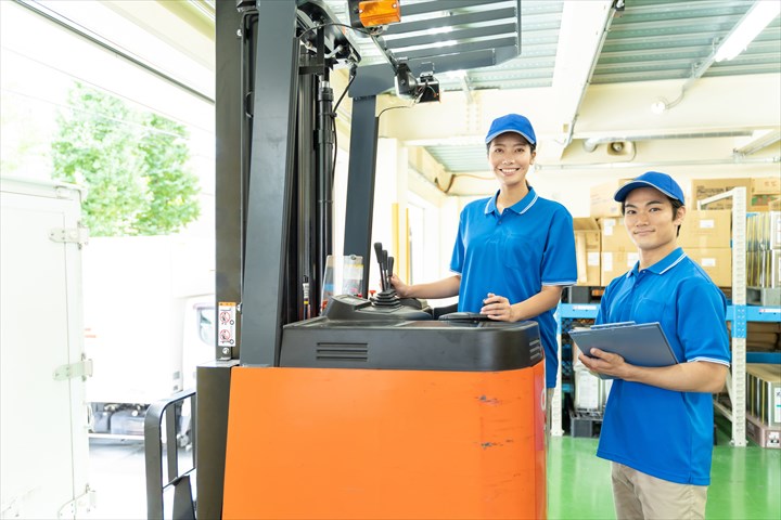 《稲沢市》週払いOK・リーチフォークを使用した定温食品の入出庫作業スタッフ！（Web面接OK・高時給）