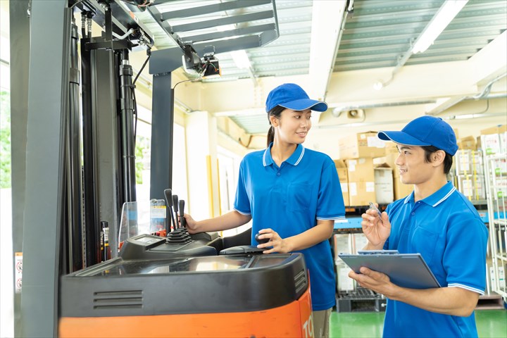 《伊勢崎市》週払いOK・リーチフォークを使用したプラスチック製品の入出庫スタッフ！（Web面接OK・高時給）