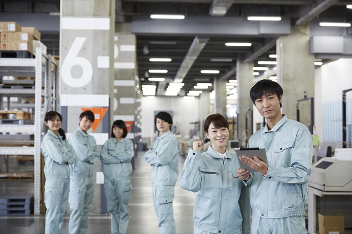 《大阪市北区》週払いOK・冷蔵倉庫内での洋菓子の仕分け作業スタッフ！（Web面接OK・短時間16:30～20:00）