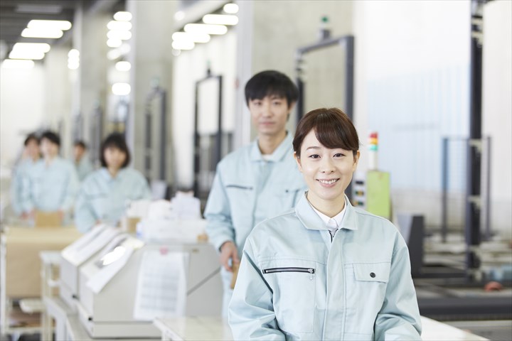 《千葉市美浜区》週払いOK・工場内での中華まんの製造補助スタッフ！（Web面接OK・土日休み）