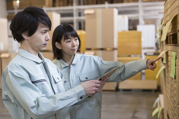 《綾部市》週払いOK・整備工場の部品倉庫内での入出庫作業スタッフ！（Web面接OK・週休2日）