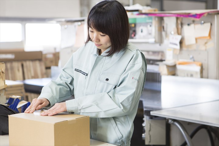 《大阪市北区》週払いOK・冷蔵倉庫内での洋菓子の仕分け作業スタッフ！（Web面接OK・WワークOK）