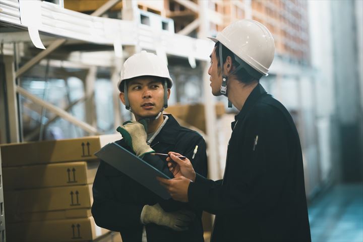 《大阪市住之江区》週払いOK・倉庫内での一般貨物の入出庫スタッフ！（高収入・夜勤）