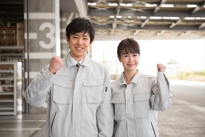 《八幡市》週払いOK・運送会社のホームでの荷物の仕分け作業スタッフ！（Web面接OK・週休2日）