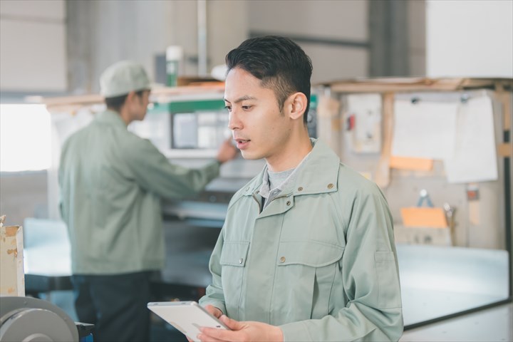 《東大阪市》週払いOK・センター内での雑貨などの検品や仕分け作業スタッフ！（Web面接OK・時間外勤務ほぼ無し）