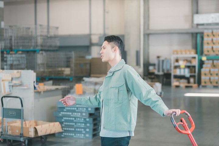 《稲沢市》週払いOK・工場内での精密部品の運搬作業スタッフ！（高時給・週休2日）